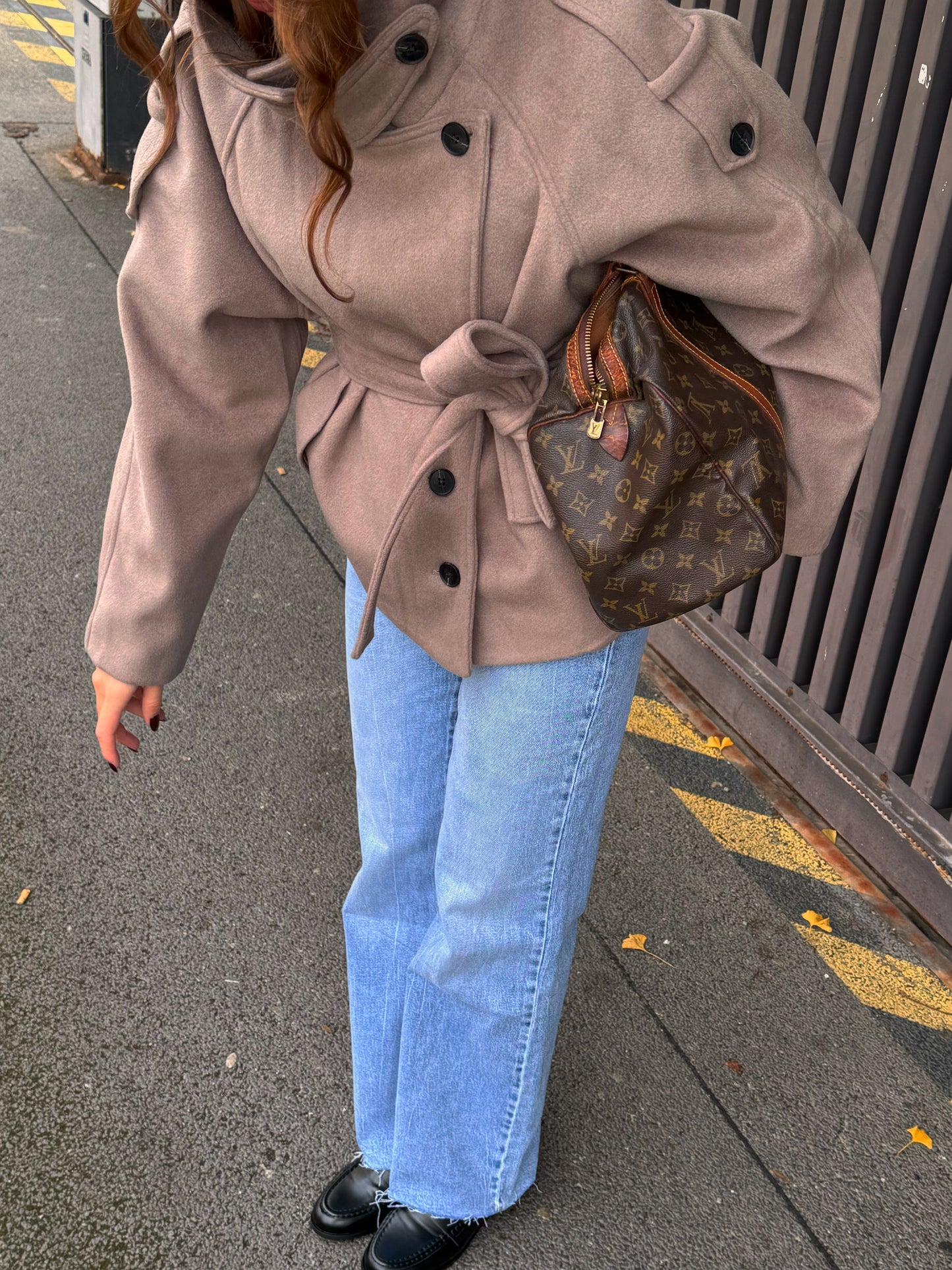 MANTEAU COURT À NOUER