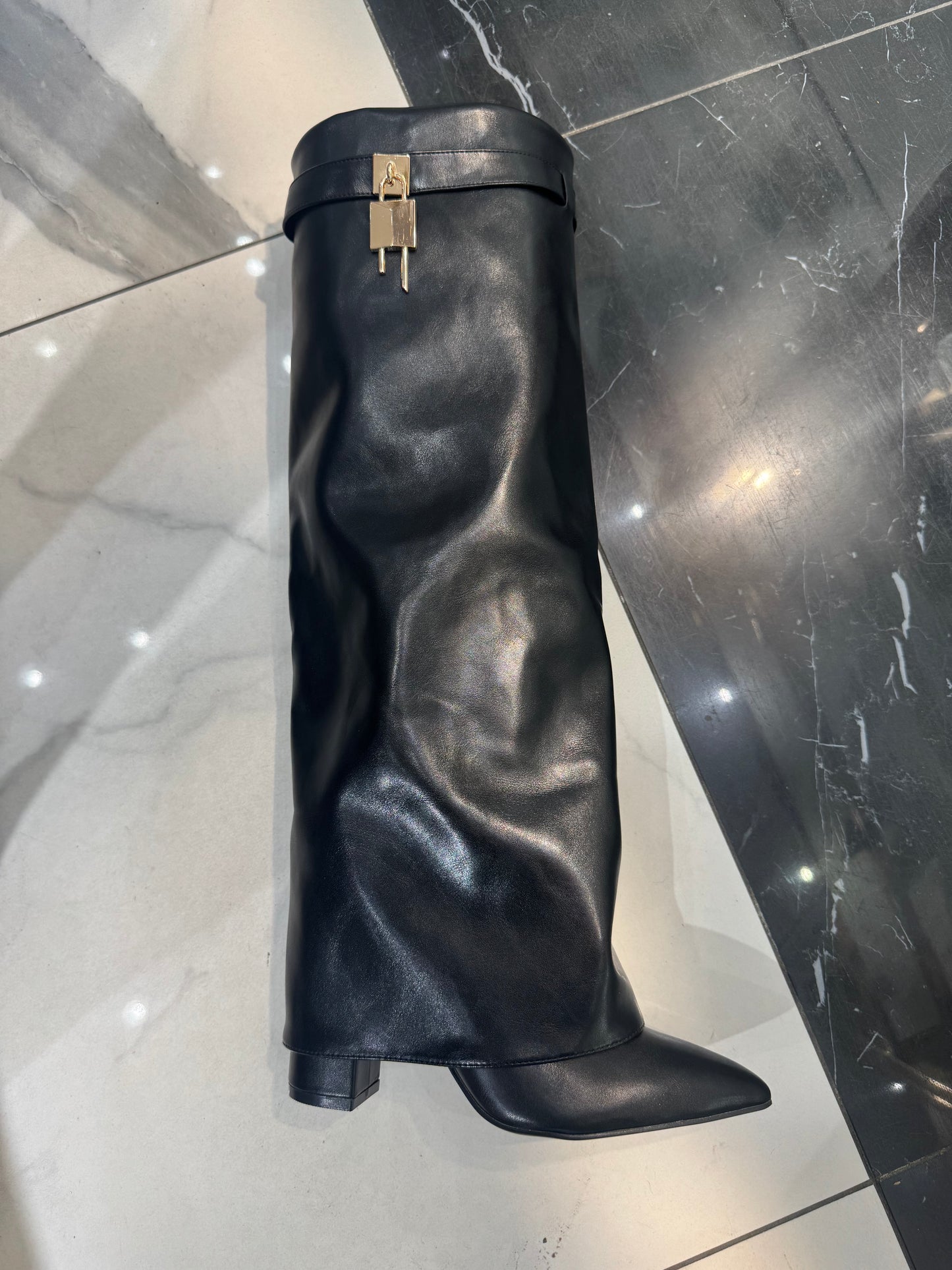 BOTTES DÉTAIL FERMOIR