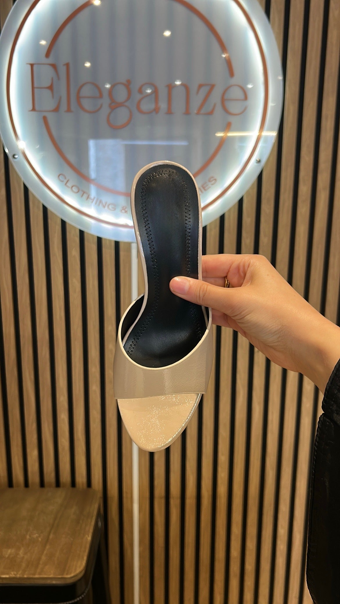 MULES À TALONS VERNIS