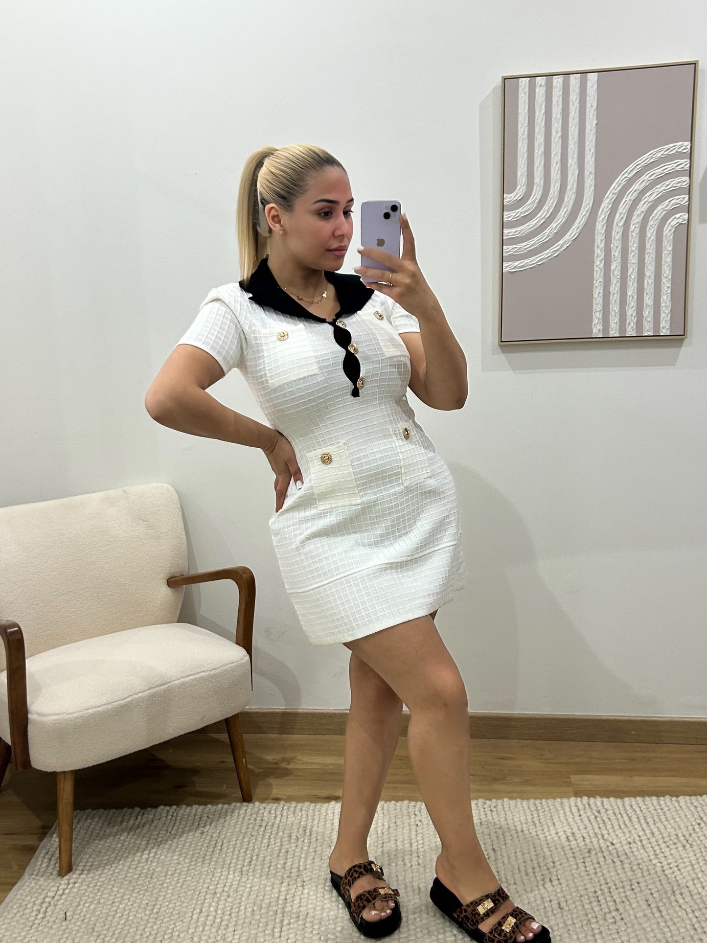 ROBE À BOUTONS DORÉS