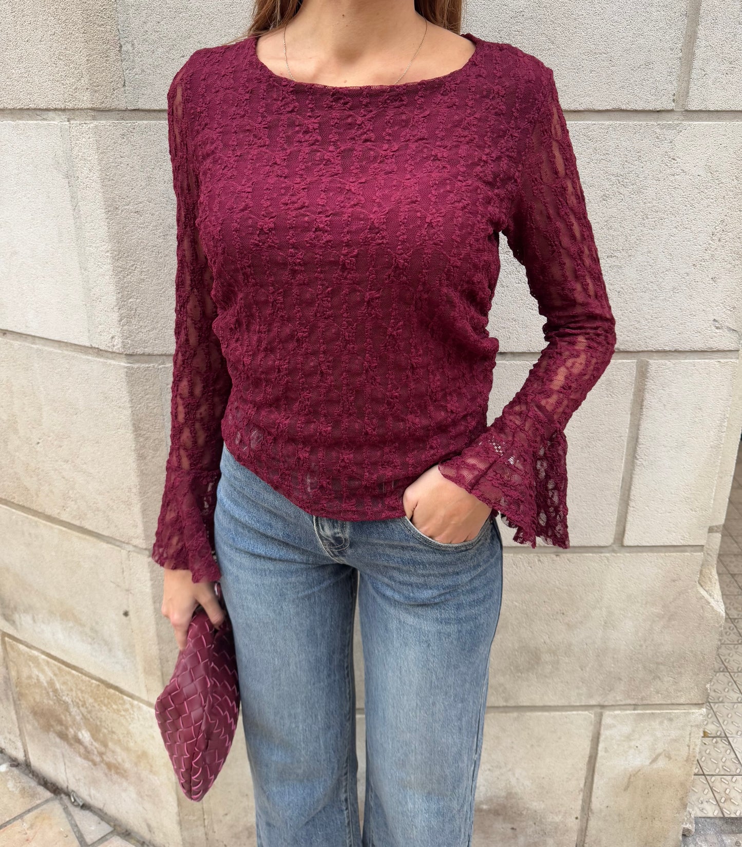 TOP À MANCHES ÉVASÉES EN DENTELLE