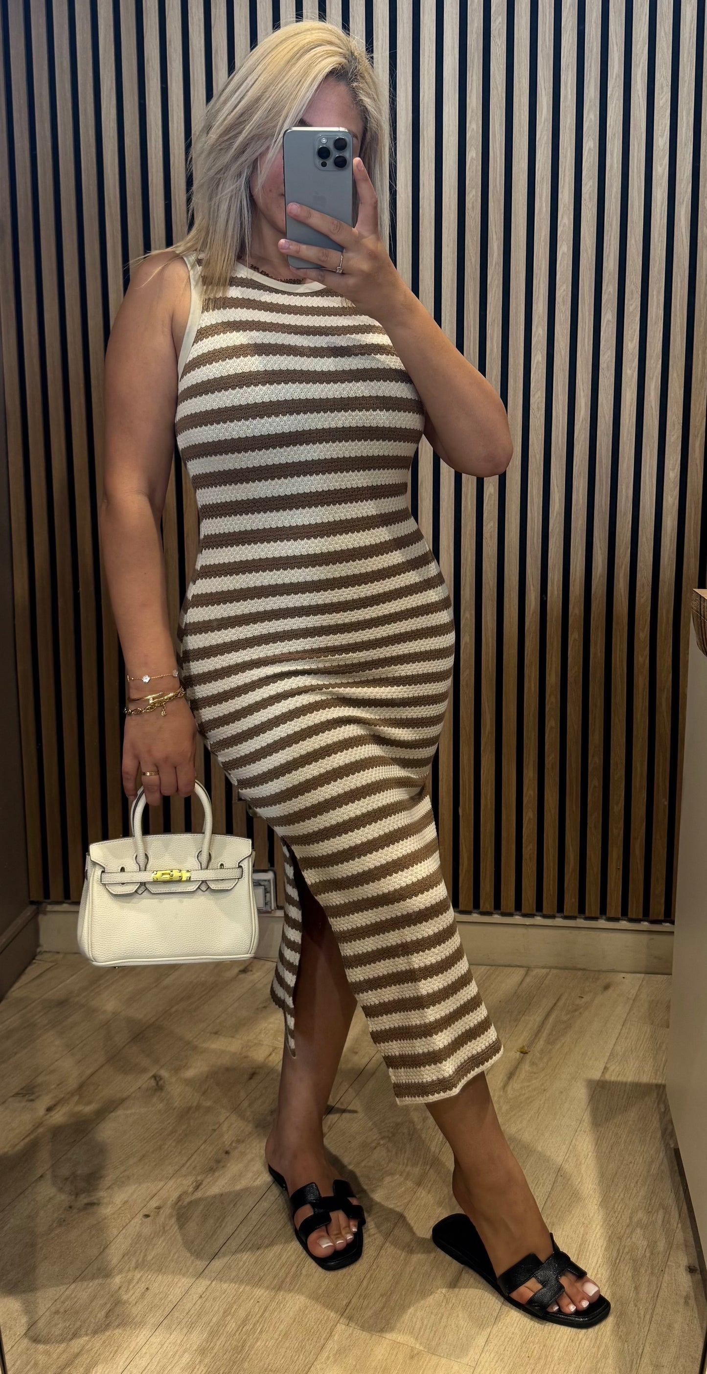 ROBE MOULANTE À CROCHET