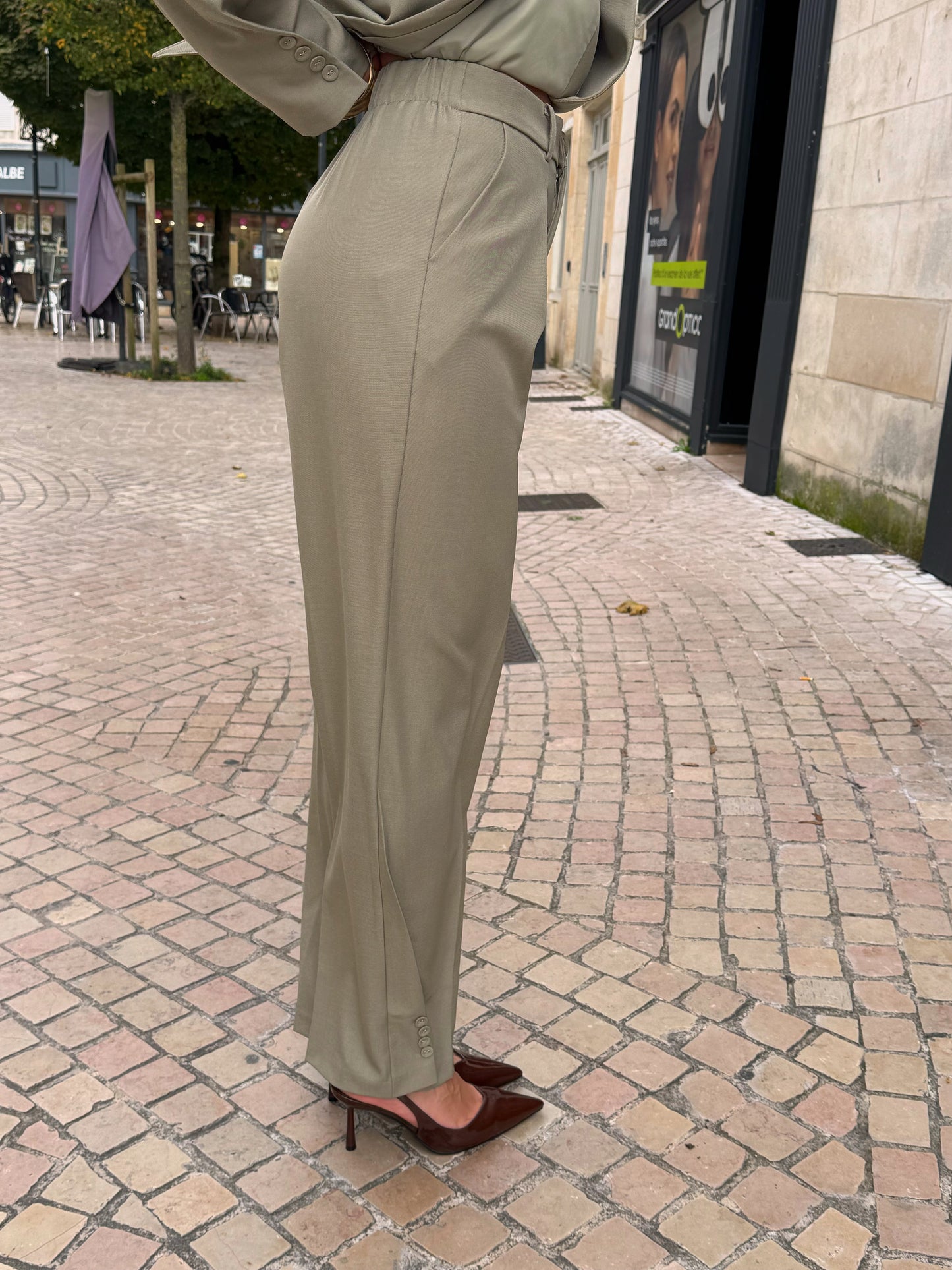 PANTALON DETAILS BOUTONS CHEVILLES