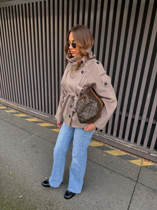 MANTEAU COURT À NOUER