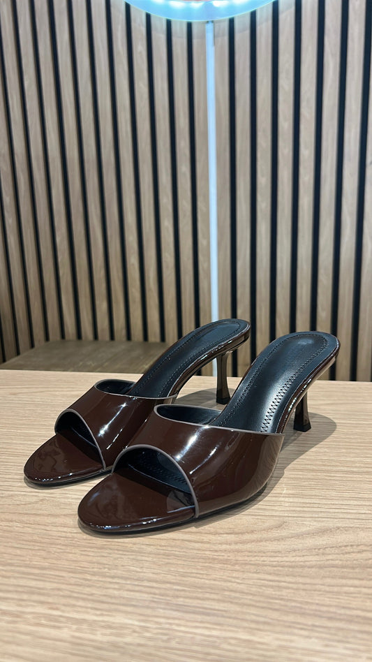 MULES À TALONS VERNIS