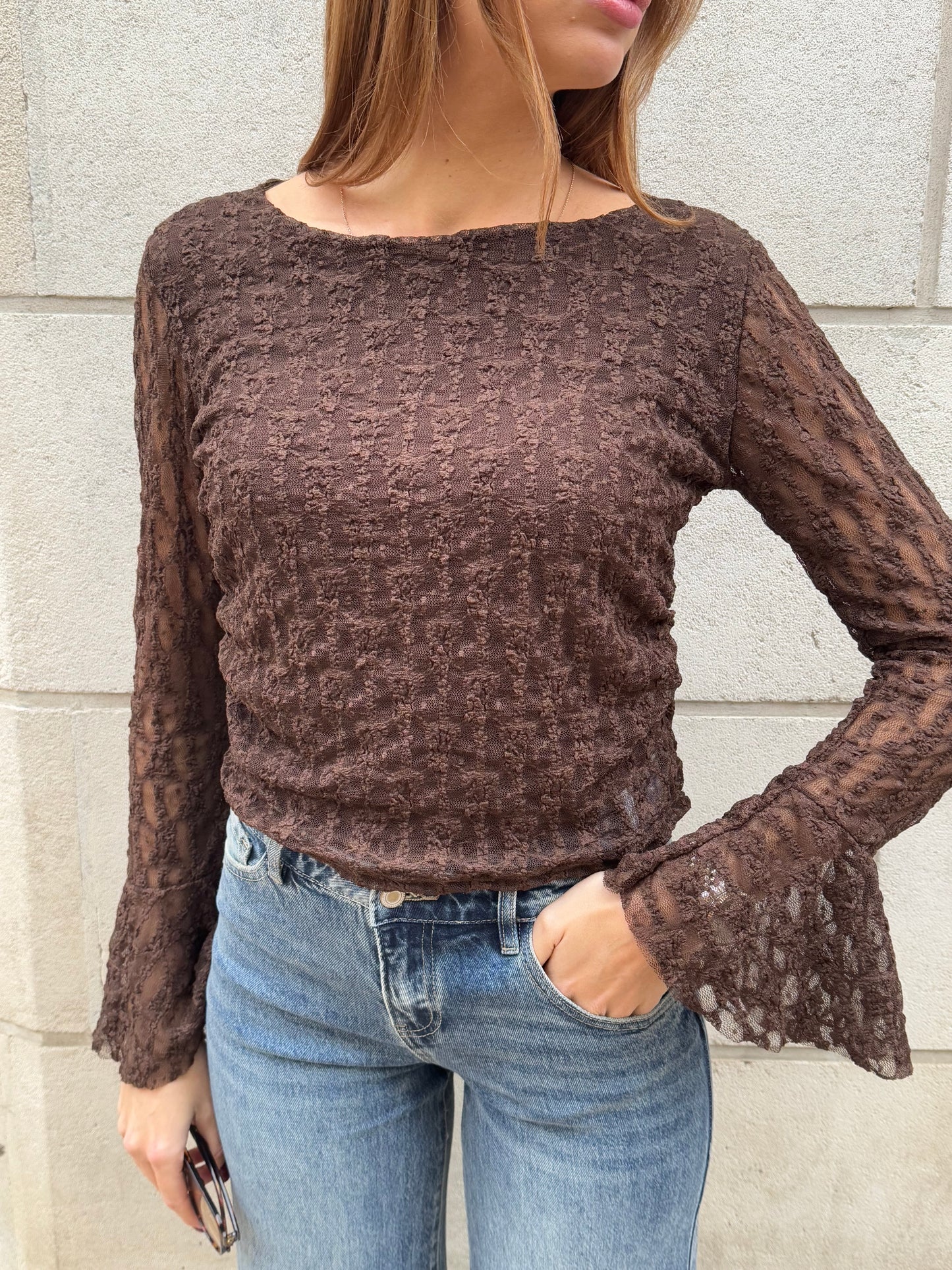 TOP À MANCHES ÉVASÉES EN DENTELLE