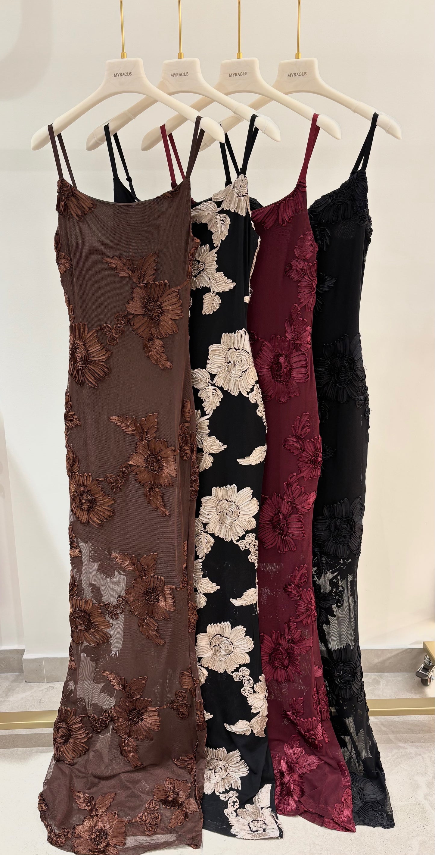 ROBE LONGUE À BRETELLES