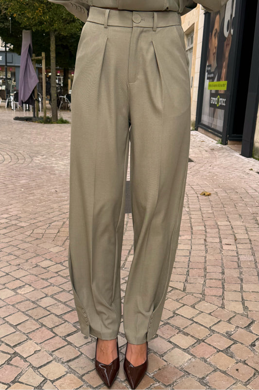 PANTALON DETAILS BOUTONS CHEVILLES